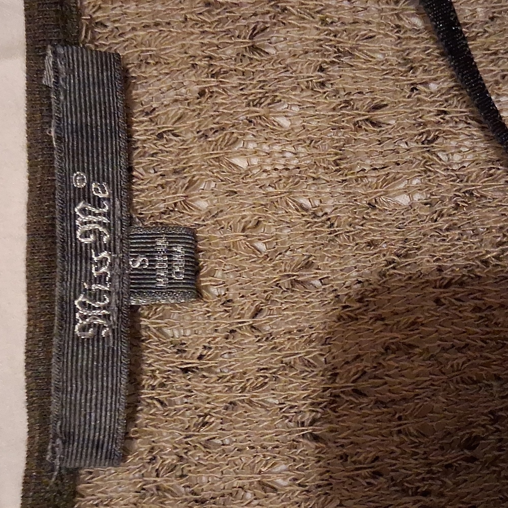 Miss Me Olive Knit Butterfly Top Size Small - Picture 8 of 9